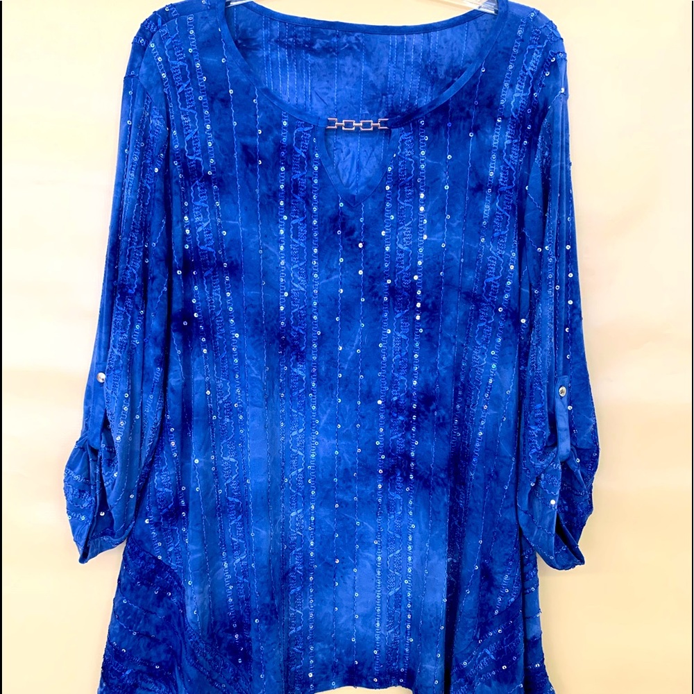 Womens 2X Blue tie dye stretch 3/4 tab sleeve handkerchief hem tunic top